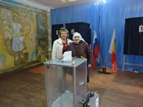 УИК 589 голосует cтарейшая жительница х.Сиротский Бартенева М.Т.