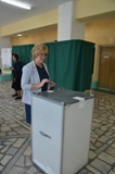 УИК 583 голосует глава Администрации Дубовского района Н.П. Кириллова