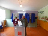 УИК 595 голосует 1 председатель УИК х. Семичный Мельников В.З. с женой