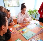 Старшеклассники Романовской школы № 12 приняли участие в настольной образовательной игре «Terra Democratia. Земля демократии.»