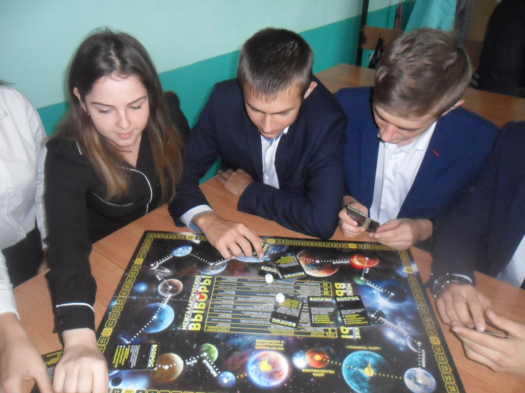 Отборочный тур Чемпионата по настольной образовательной игре "Межгалактические выборы" в МБОУ Дубовской СШ № 1